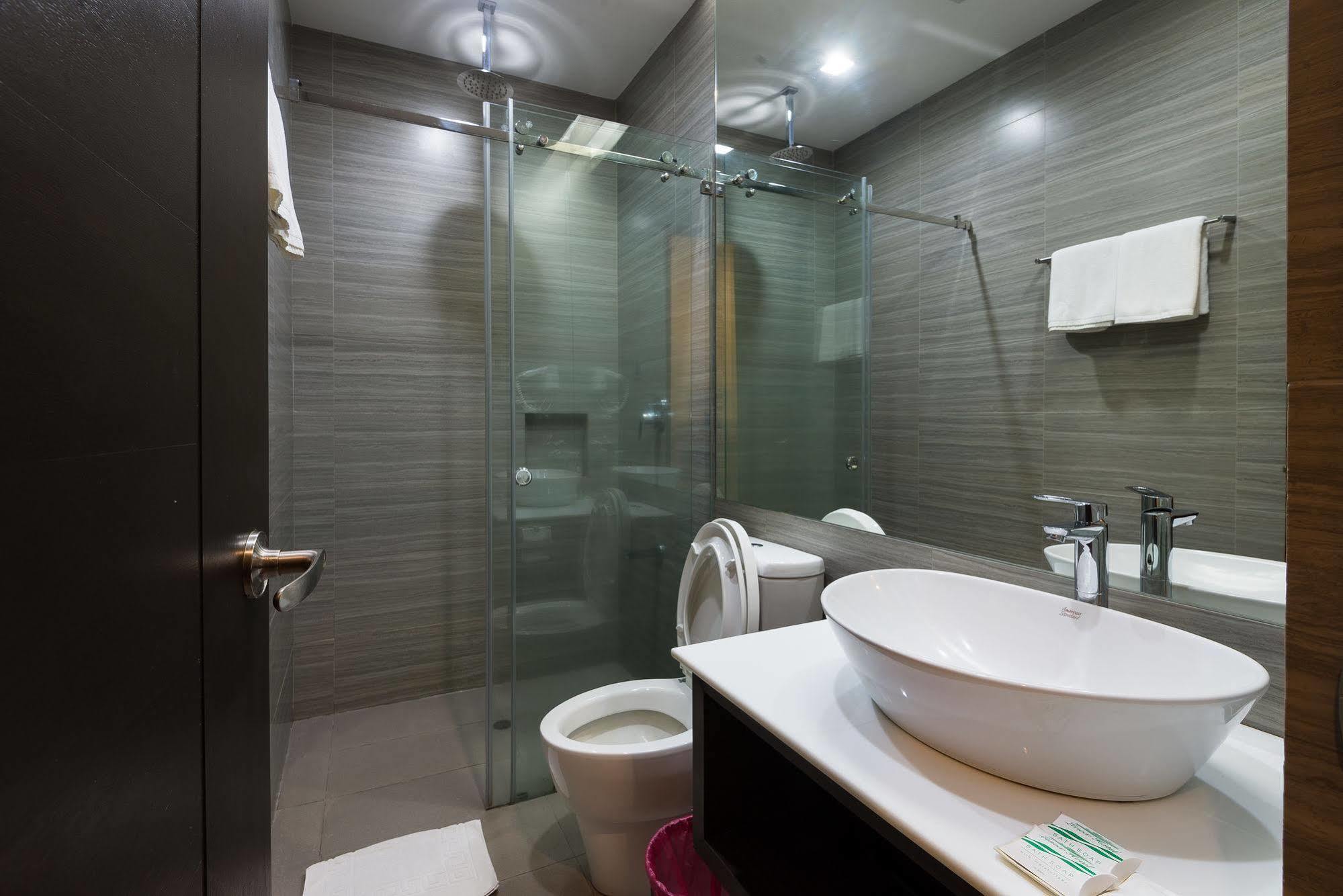 Lenox Hotel Dagupan City Bagian luar foto